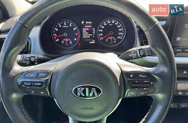 Внедорожник / Кроссовер Kia Stonic 2020 в 