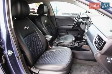 Внедорожник / Кроссовер Kia Stonic 2020 в 