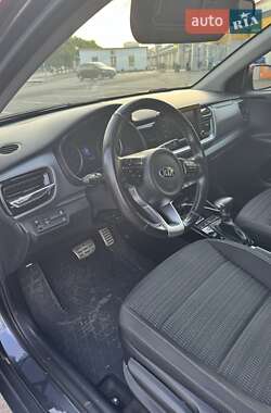 Позашляховик / Кросовер Kia Stonic 2018 в 