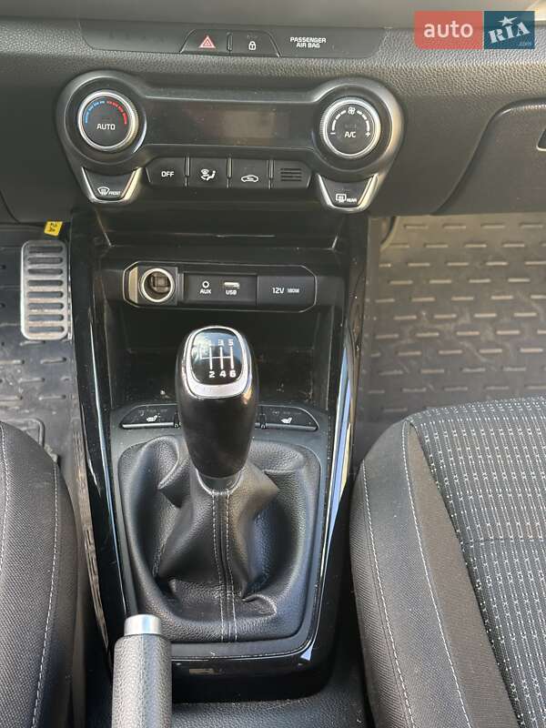 Внедорожник / Кроссовер Kia Stonic 2018 в Львове