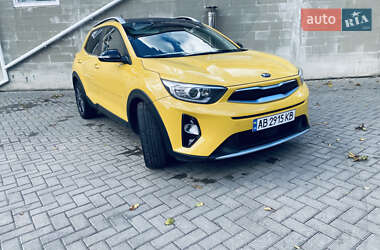 Позашляховик / Кросовер Kia Stonic 2017 в  фото 3 Позашляховик / Кросовер Kia Stonic 2017 в