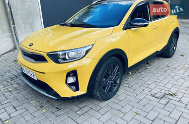 Позашляховик / Кросовер Kia Stonic 2017 в  фото 5 Позашляховик / Кросовер Kia Stonic 2017 в