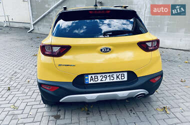 Позашляховик / Кросовер Kia Stonic 2017 в  фото 12 Позашляховик / Кросовер Kia Stonic 2017 в