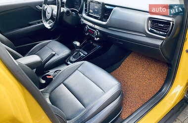 Позашляховик / Кросовер Kia Stonic 2017 в  фото 20 Позашляховик / Кросовер Kia Stonic 2017 в