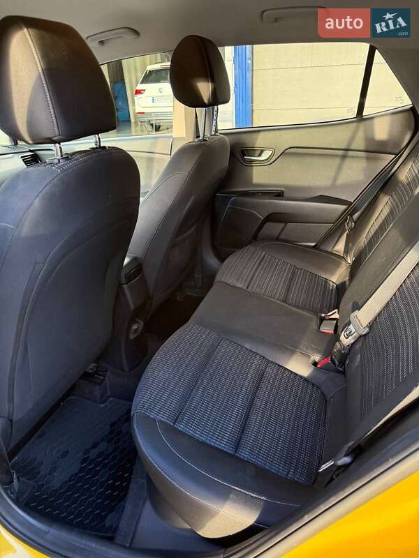 Позашляховик / Кросовер Kia Stonic 2020 в Києві