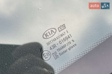 Внедорожник / Кроссовер Kia Stonic 2019 в 