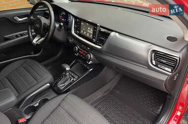 Внедорожник / Кроссовер Kia Stonic 2019 в 