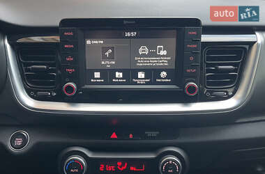 Внедорожник / Кроссовер Kia Stonic 2019 в 