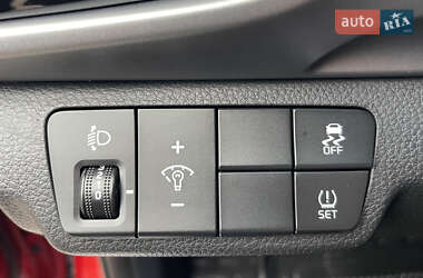 Внедорожник / Кроссовер Kia Stonic 2019 в 