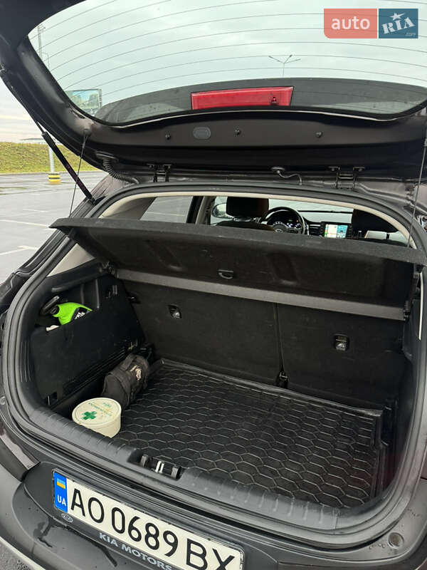 Внедорожник / Кроссовер Kia Stonic 2018 в Львове