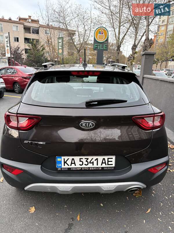 Внедорожник / Кроссовер Kia Stonic 2019 в Киеве