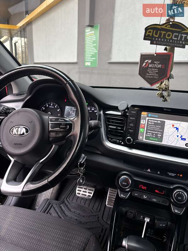 Внедорожник / Кроссовер Kia Stonic 2019 в Киеве