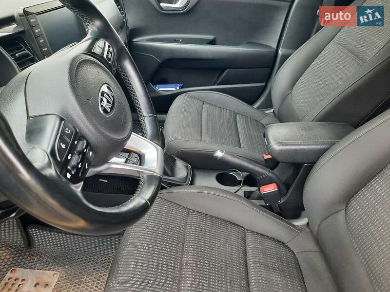 Внедорожник / Кроссовер Kia Stonic 2018 в Черкассах