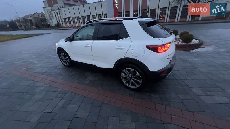 Внедорожник / Кроссовер Kia Stonic 2020 в Хусте