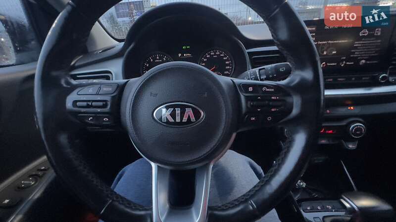 Внедорожник / Кроссовер Kia Stonic 2020 в Хусте