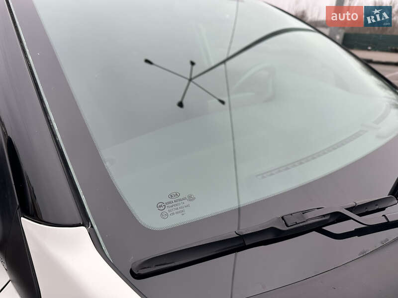 Внедорожник / Кроссовер Kia Stonic 2021 в Киеве