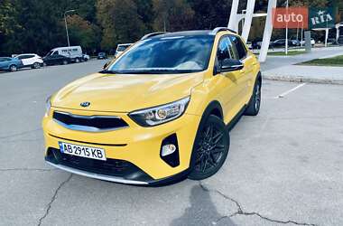 Внедорожник / Кроссовер Kia Stonic 2017 в Виннице