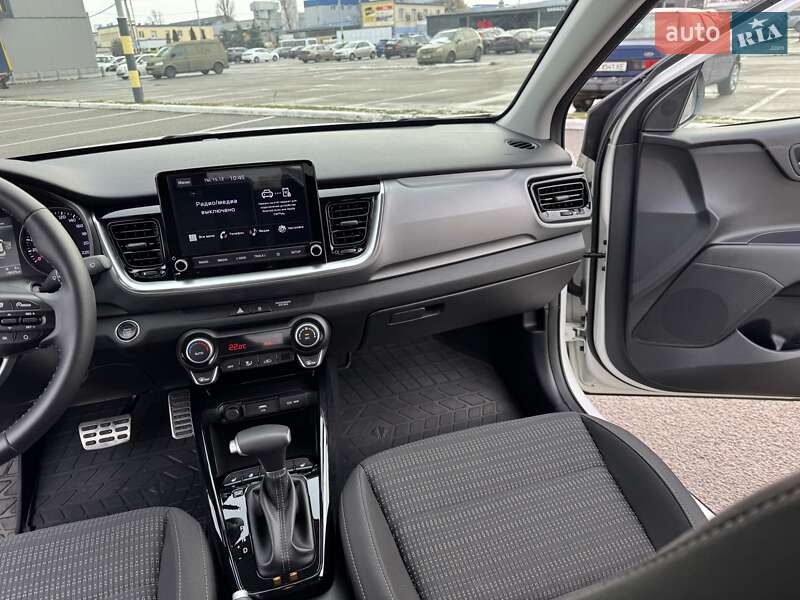 Позашляховик / Кросовер Kia Stonic 2022 в Києві