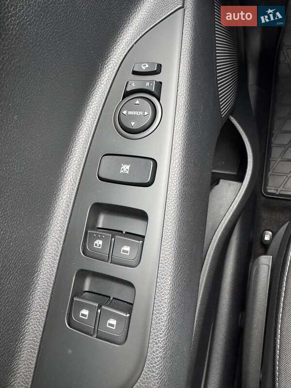 Позашляховик / Кросовер Kia Stonic 2022 в Києві