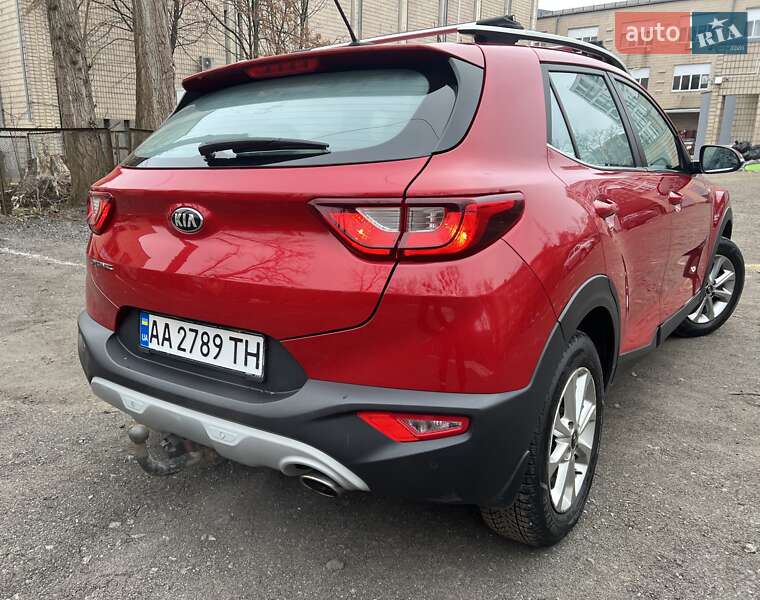Внедорожник / Кроссовер Kia Stonic 2018 в Киеве