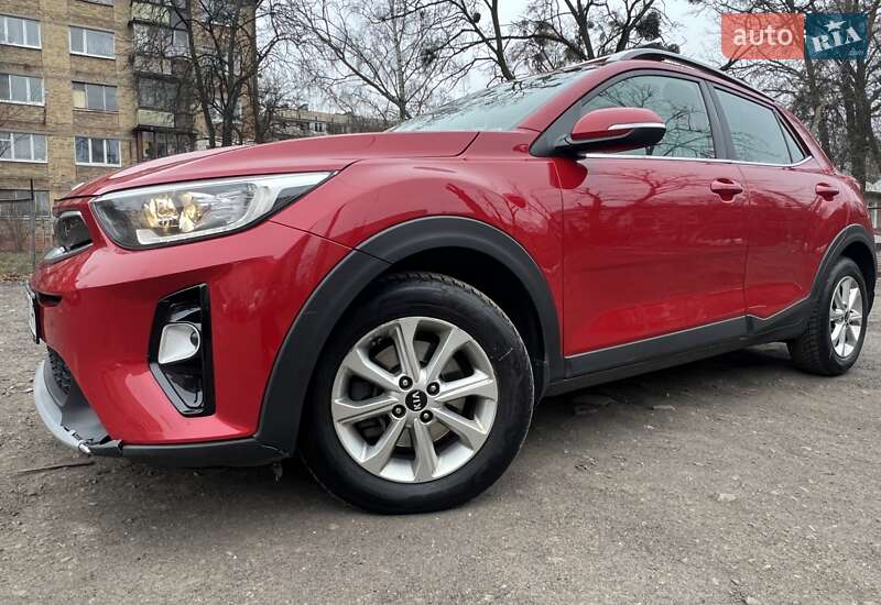 Внедорожник / Кроссовер Kia Stonic 2018 в Киеве
