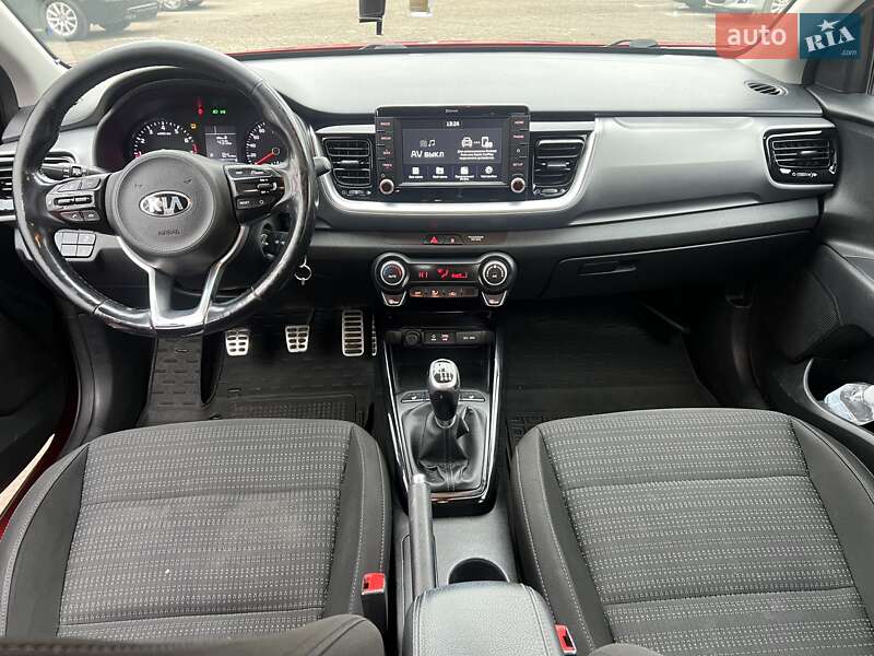 Внедорожник / Кроссовер Kia Stonic 2018 в Киеве