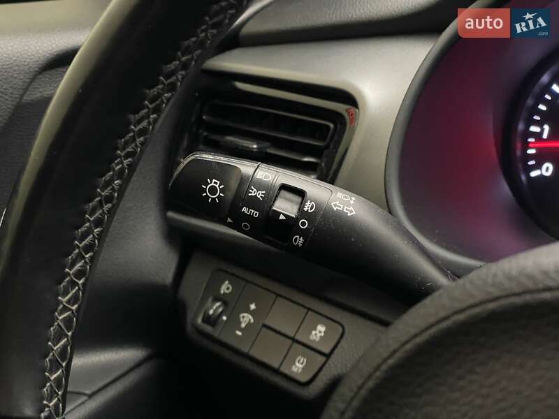 Внедорожник / Кроссовер Kia Stonic 2020 в Киеве