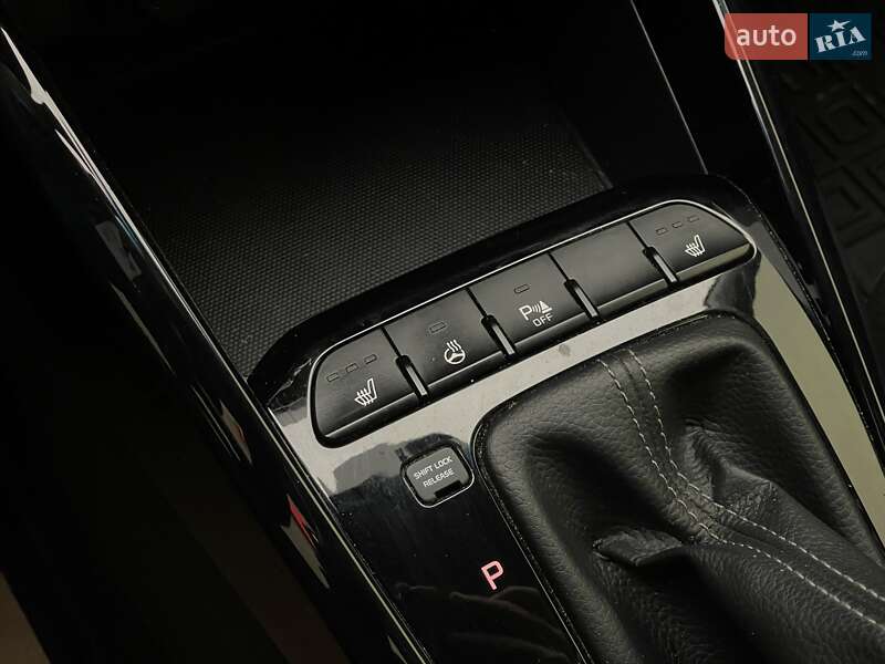 Внедорожник / Кроссовер Kia Stonic 2020 в Киеве