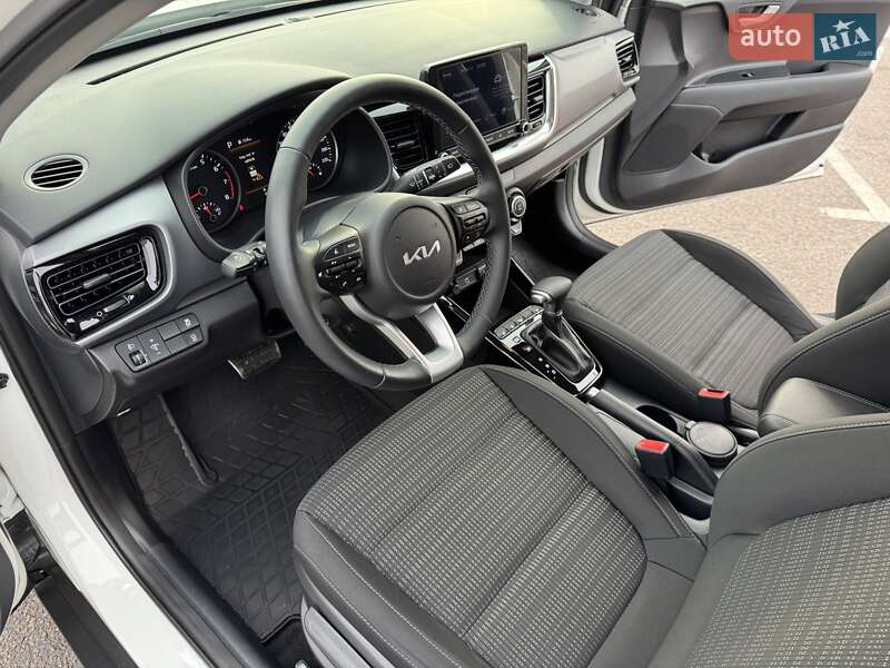 Внедорожник / Кроссовер Kia Stonic 2022 в Киеве