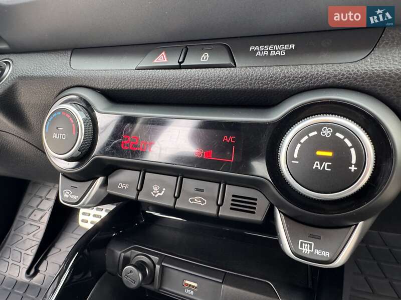 Внедорожник / Кроссовер Kia Stonic 2022 в Киеве