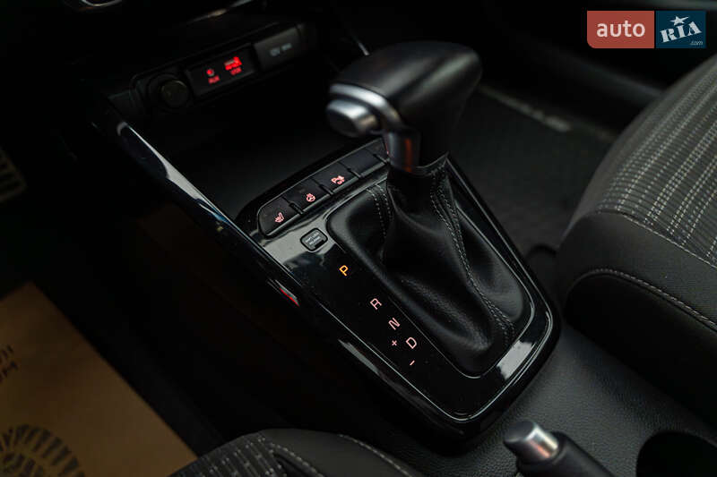 Внедорожник / Кроссовер Kia Stonic 2019 в Киеве