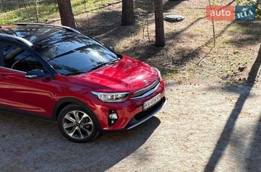 Внедорожник / Кроссовер Kia Stonic 2018 в Киеве