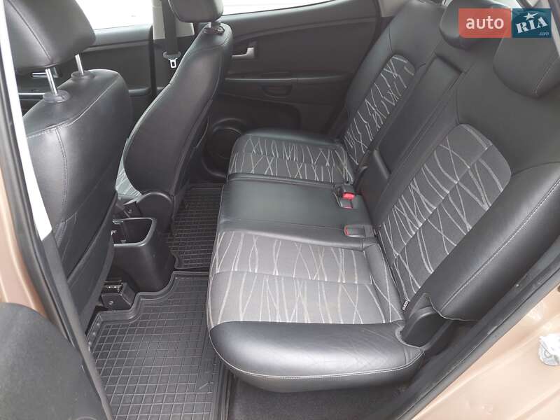 Микровэн Kia Venga 2010 в Сумах
