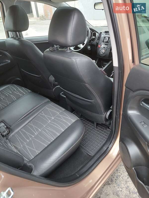 Микровэн Kia Venga 2010 в Сумах