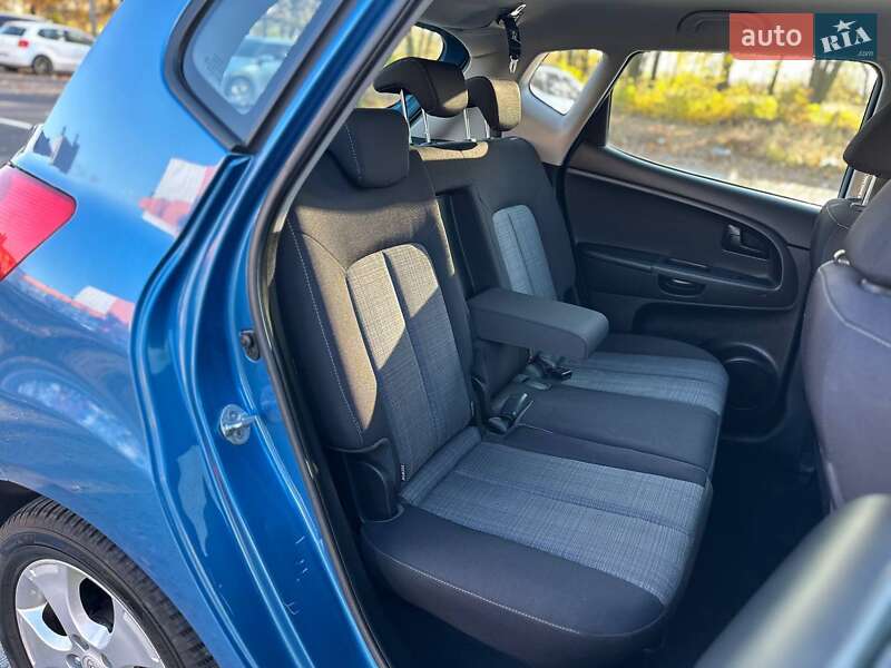 Микровэн Kia Venga 2010 в Киеве