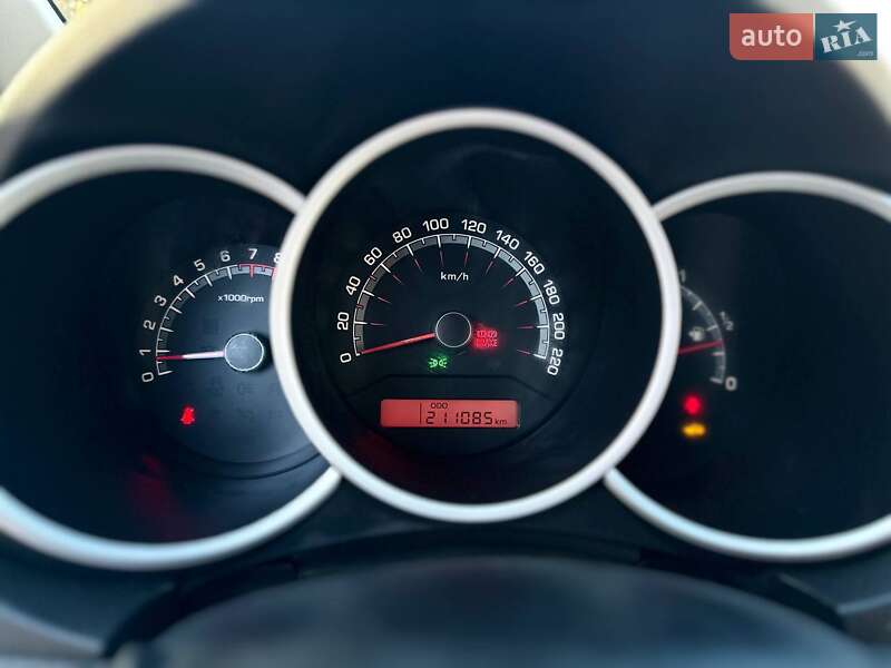 Микровэн Kia Venga 2010 в Киеве