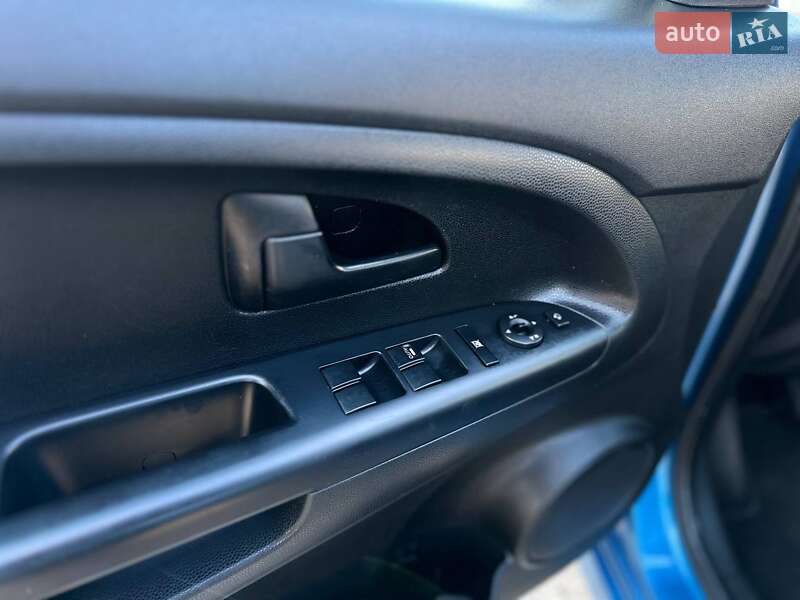 Микровэн Kia Venga 2010 в Киеве