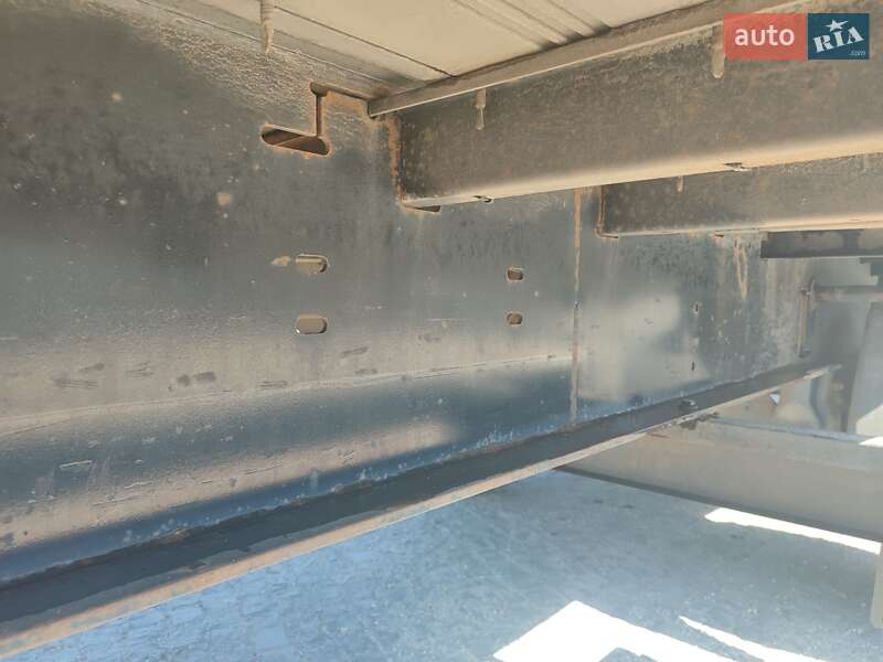 Тентованный борт (штора) - полуприцеп Kogel SN 24 2009 в Кременце