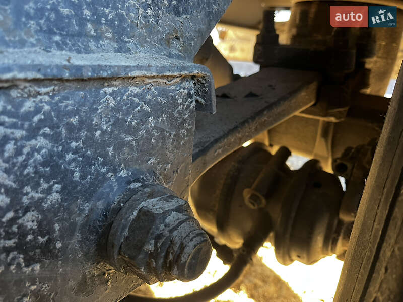 Бортовой полуприцеп Kogel SN 24 2002 в Светловодске