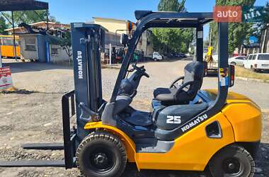 Вилочний навантажувач Komatsu FG 2013 в Одесі