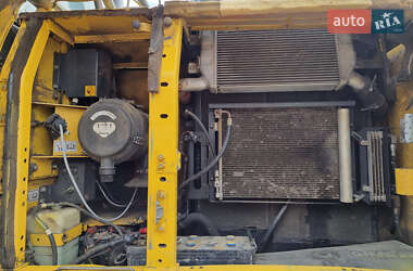 Гусеничный экскаватор Komatsu PC 210 2015 в 