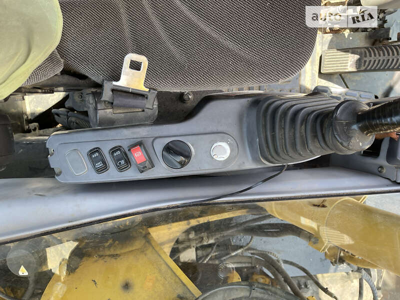 Колесный экскаватор Komatsu PW 2007 в Рожнятове