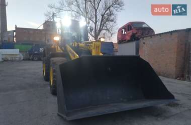 Фронтальні навантажувачі Komatsu WA 2016 в Ромнах