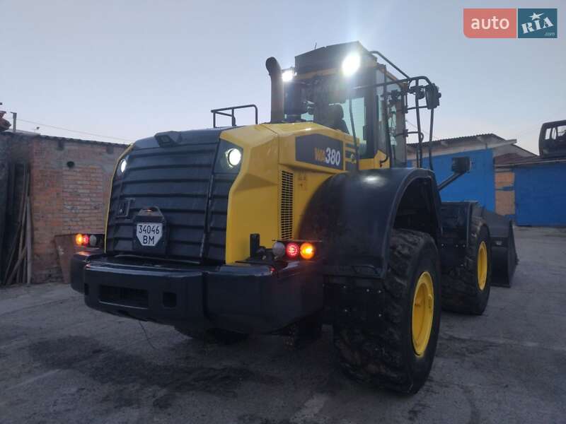 Фронтальный погрузчик Komatsu WA 2016 в Ромнах