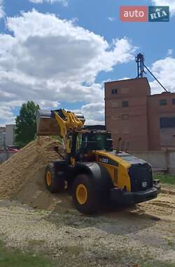 Фронтальні навантажувачі Komatsu WA 2016 в Ромнах