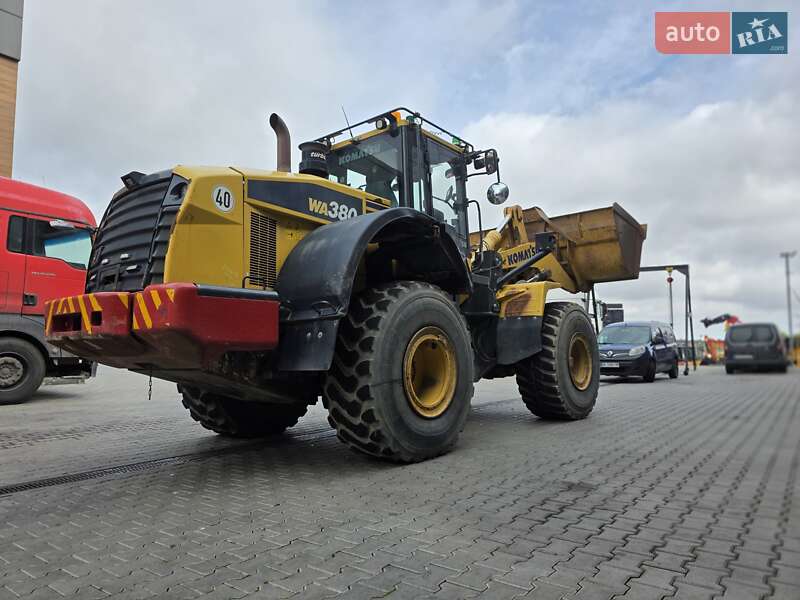 Фронтальні навантажувачі Komatsu WA 2016 в Рівному