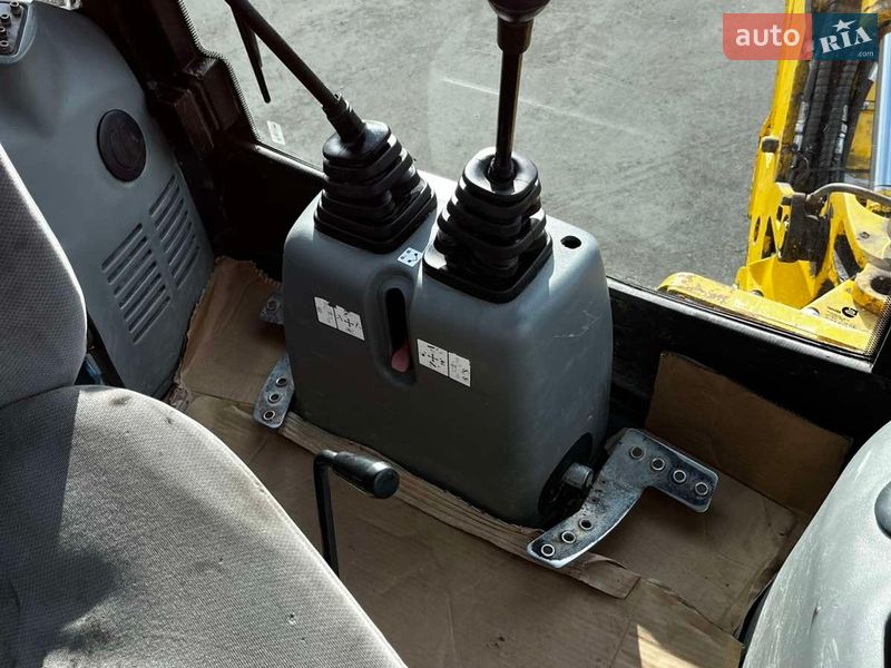 Екскаватор навантажувач Komatsu WB 2007 в Єрках