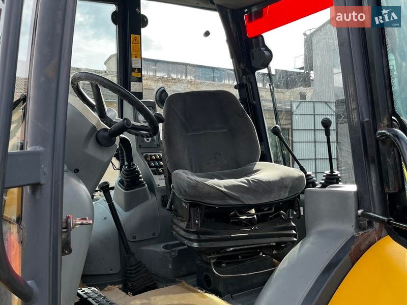 Екскаватор навантажувач Komatsu WB 2007 в Єрках