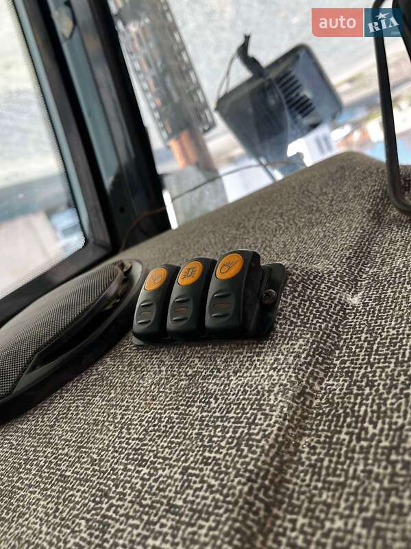 Екскаватор навантажувач Komatsu WB 2007 в Єрках