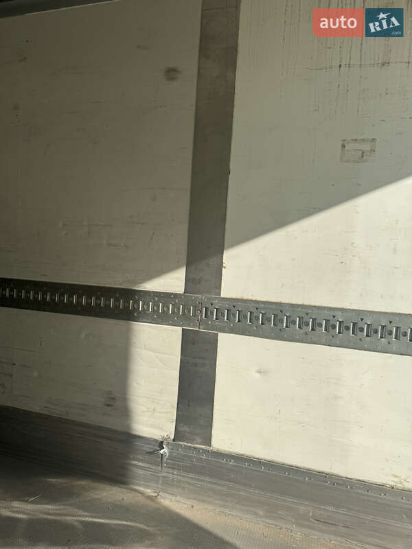 Ізотермічна будка Krone BPW 2012 в Мукачевому